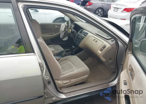 1999 Honda Accord Lx z USA, uszkodzony, nr VIN 1HGCG6659XA079849